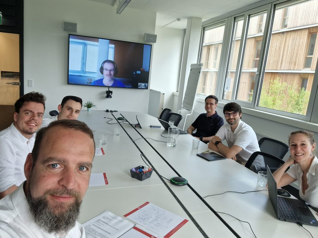 Teammeeting zur Softwareentwicklung
